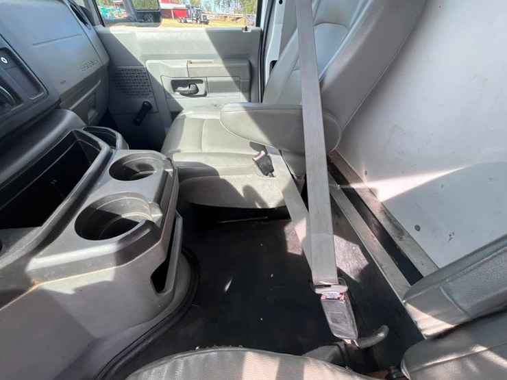 2014-ford-e350-image-37