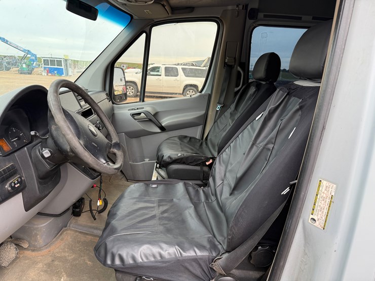 2008-freightliner-sprinter-2500-image-29