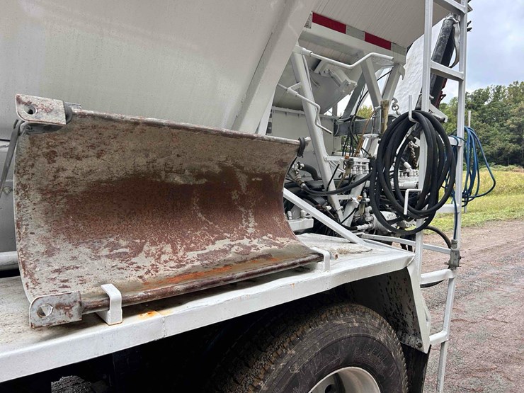 2008-peterbilt-388-image-24