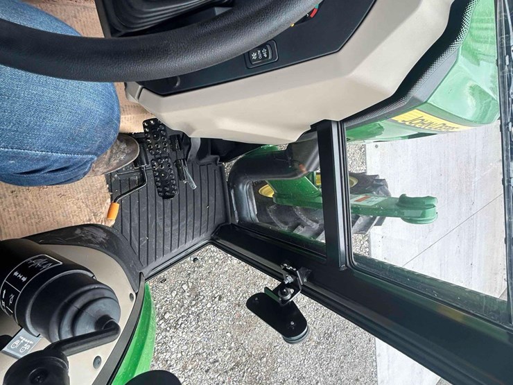 2021-john-deere-5075e-image-34