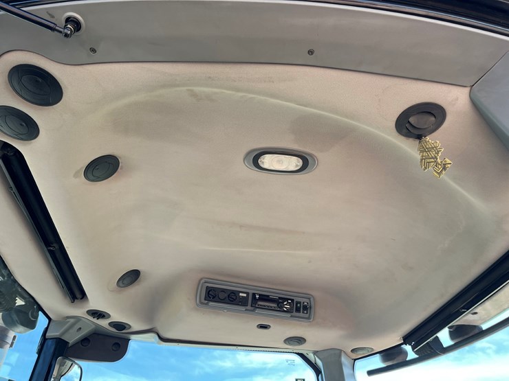 2017-versatile-610-image-19