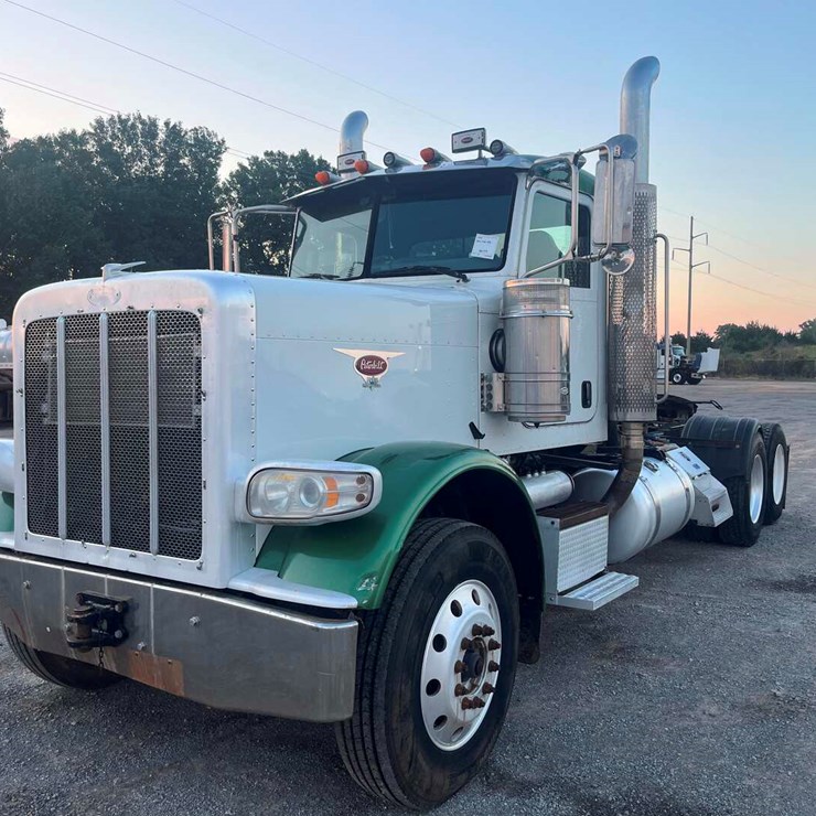 2012 PETERBILT 388
