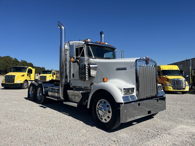 2015-kenworth-w900-image-4