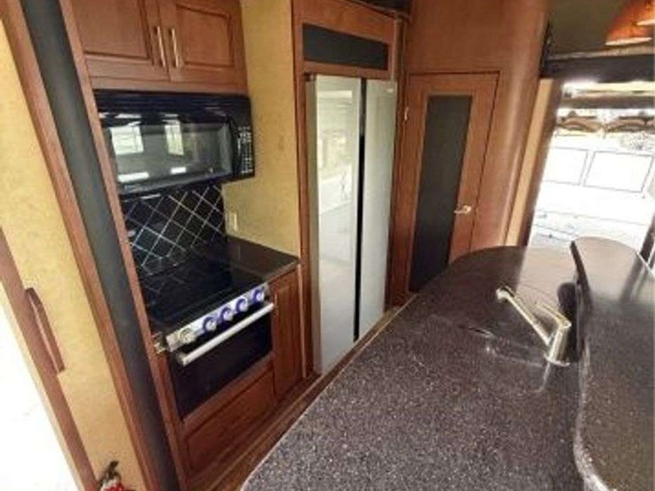 2013-dutchman-voltage-toy-hauler-40-foot.-image-6