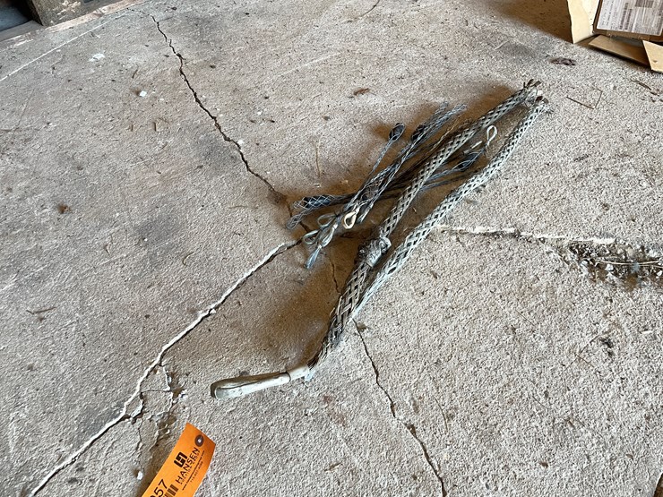 #1057-•-cable-socks-image-1