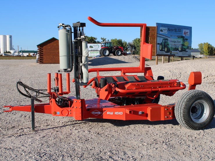 #2097-•-#2097--kuhn-rw1610-single-bale-wrapper-with-twin-wrapper,-monitor,-great-shape-with-low-use!-image-3
