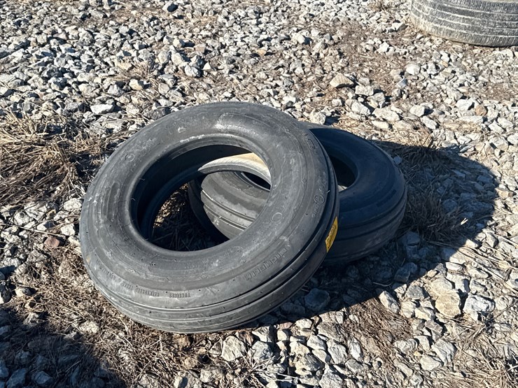 #2801-•-lot-of-(2)-28x7.7-tires-inv#-2801-image-1