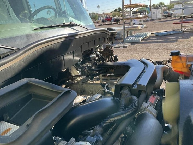 2014-international-4300lp-spray-truck-image-20