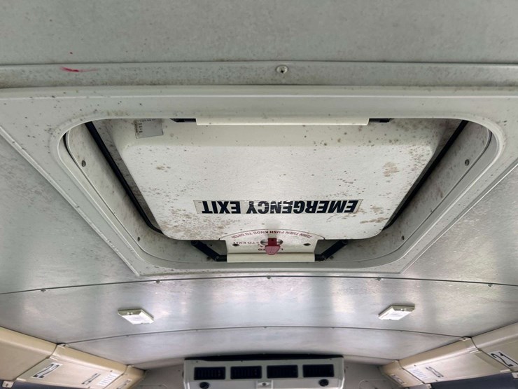 2007-freightliner-b2-image-19