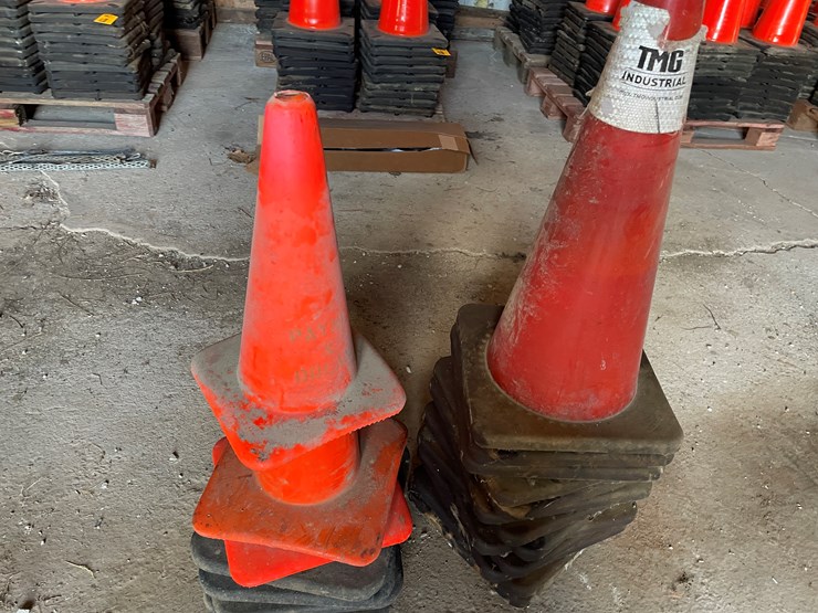 #1055-•-misc.-traffic-cones-image-4