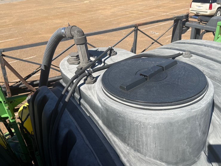 john-deere-4710-image-38