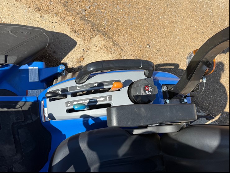 new-holland-workmaster-25s-image-25