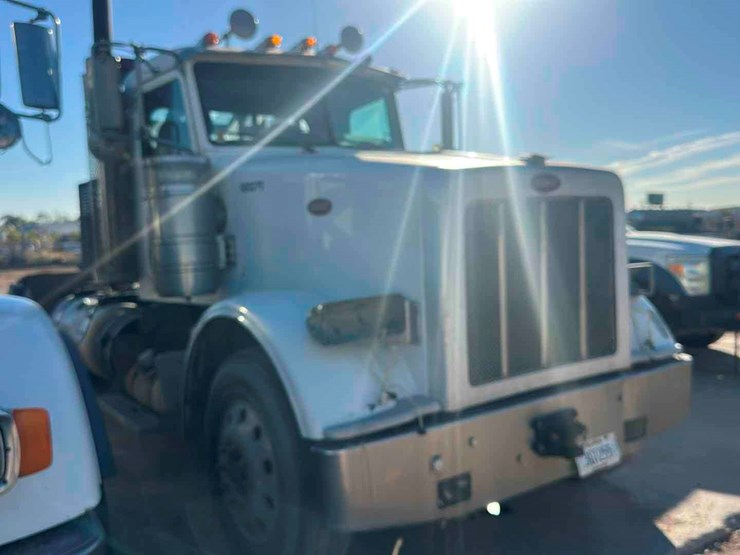 2012-peterbilt-367-image-2