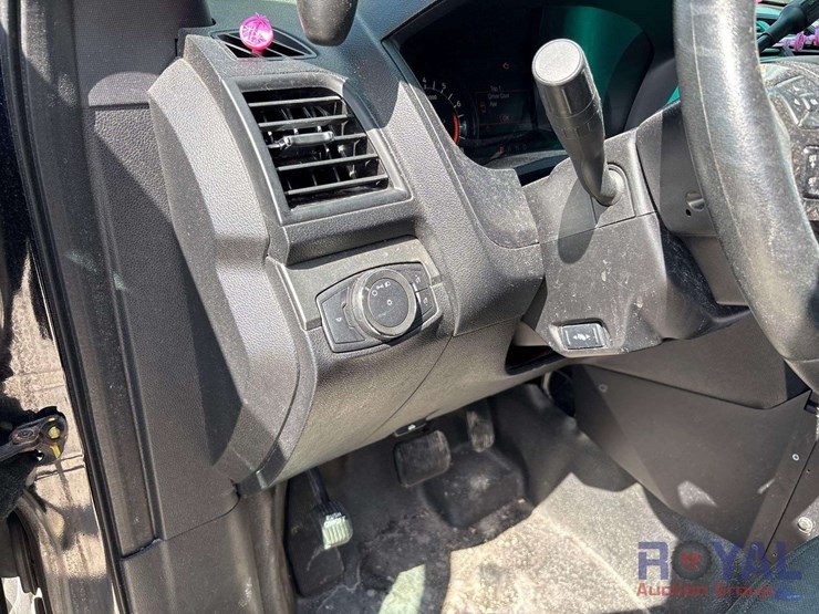 2017-ford-explorer-image-14