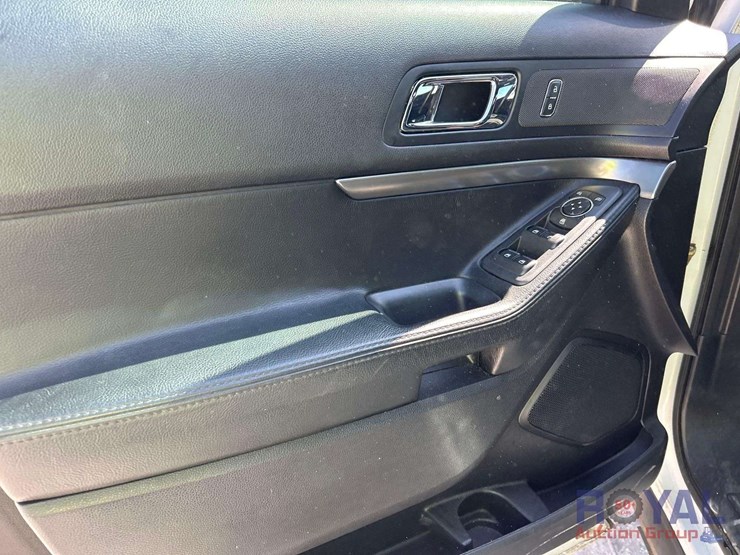 2017-ford-explorer-image-11