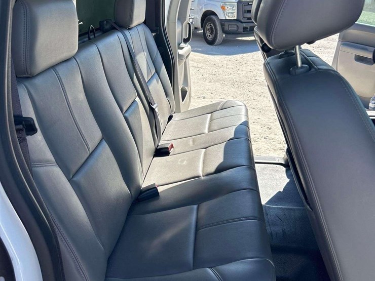 2013-chevrolet-silverado-3500-image-25