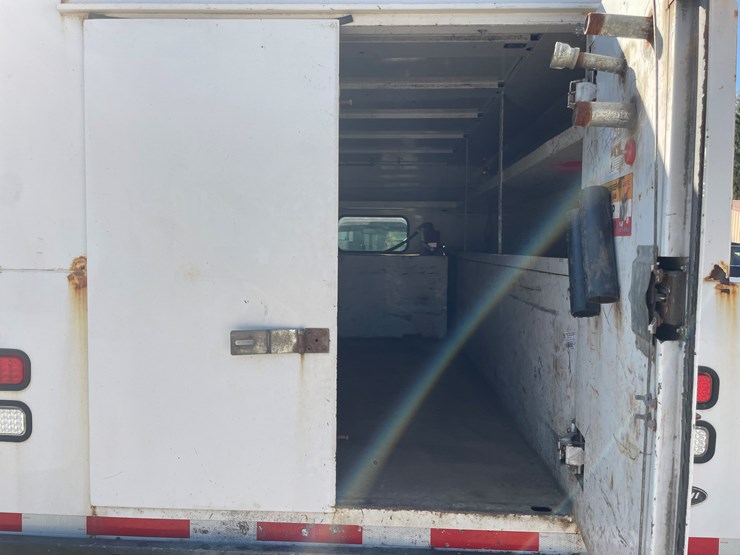 #1007-•-2017-chevy-3500-diesel-utility-truck,-(has-title)-image-20