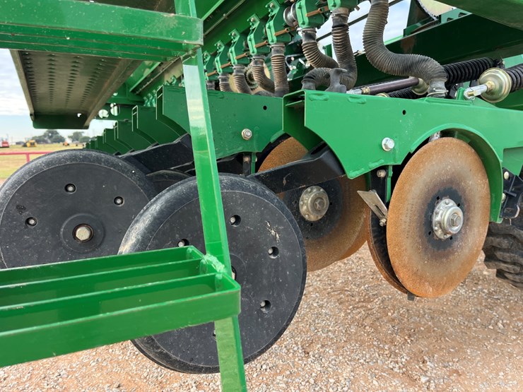 2018-great-plains-3s3000hd-image-7