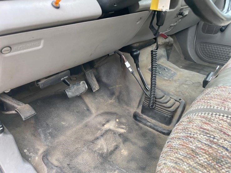 2000-ford-f250-xl-image-17