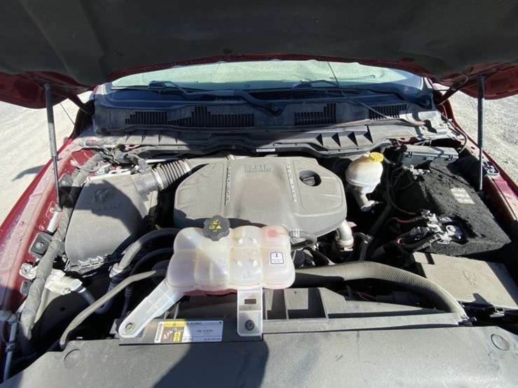 2015-dodge-ram-crew-cab-4wd-pickup-image-33