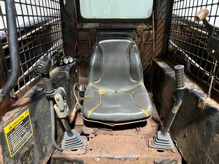 new-holland-lx885-image-17