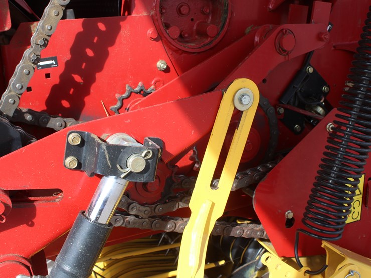 2015-new-holland-roll-belt-560-image-34