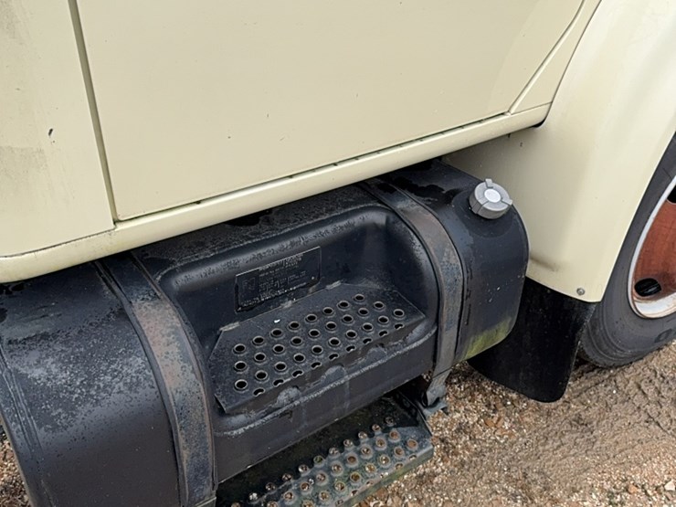 2001-international-4700-image-11