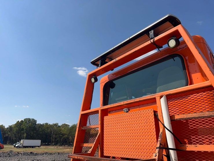 2016-peterbilt-pb337-flatbed-truck-image-17