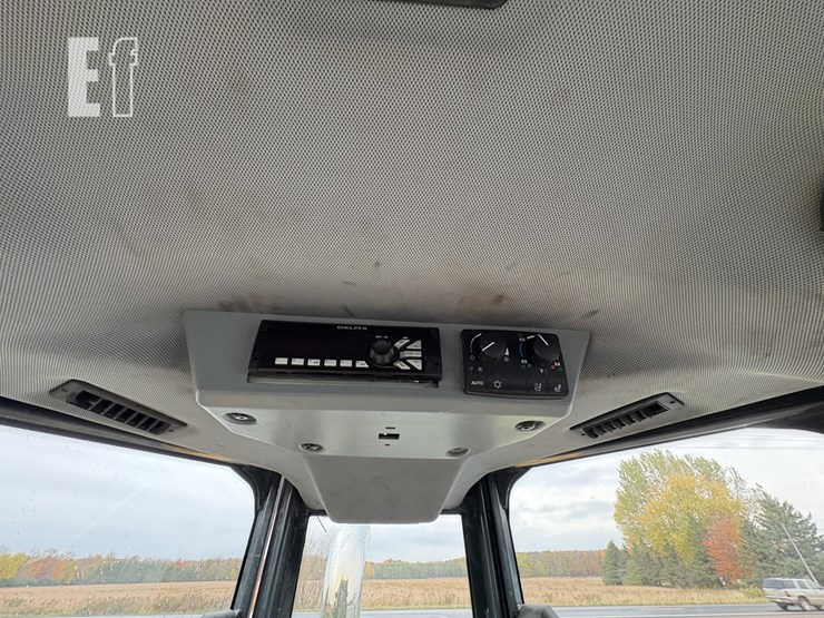 2021-deere-700l-image-17