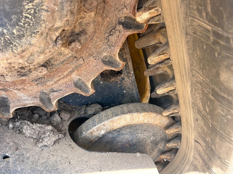 2020-deere-317g-image-22