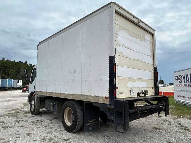 2017-peterbilt-220-image-4