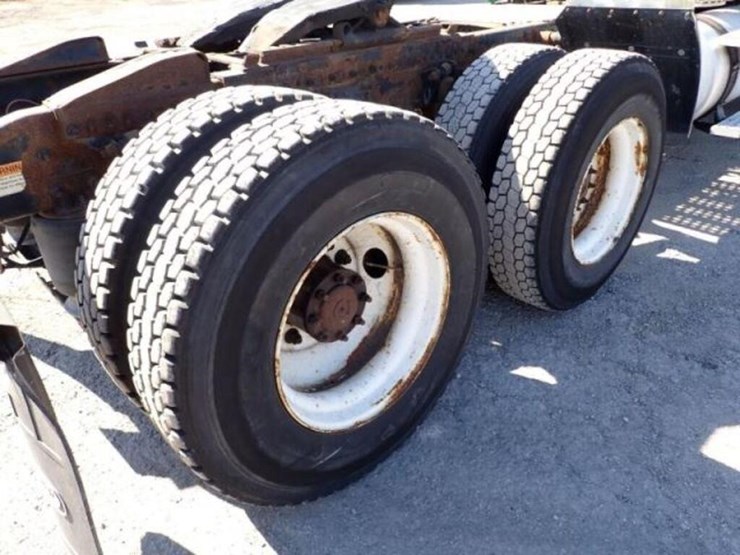 2010-freightliner-cascadia-t/a-hiway-tractor---day-image-50