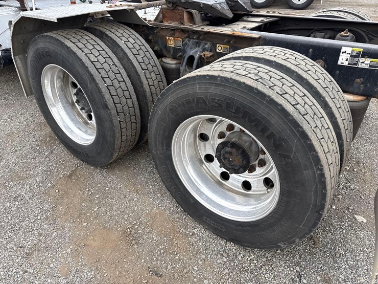 2018-peterbilt-579-image-17