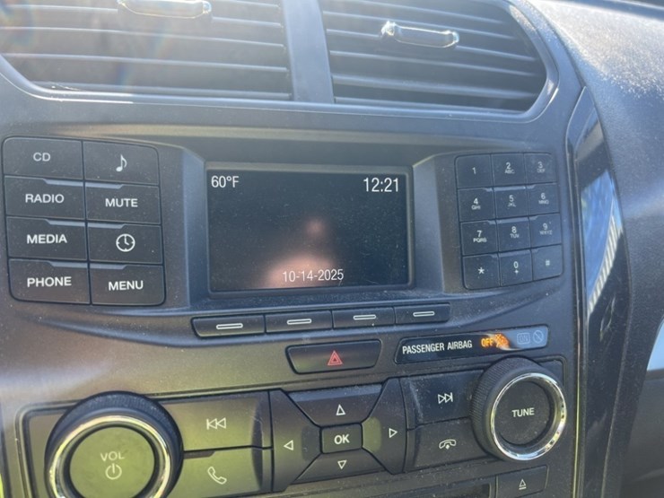 2016-ford-explorer-image-19