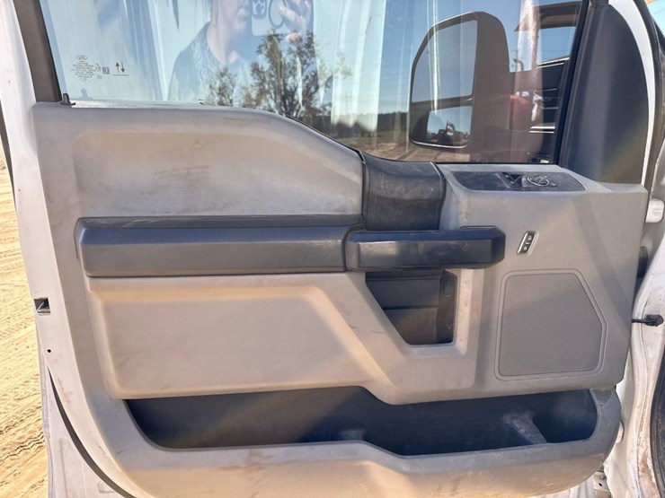 2017-ford-f550-xl-image-31