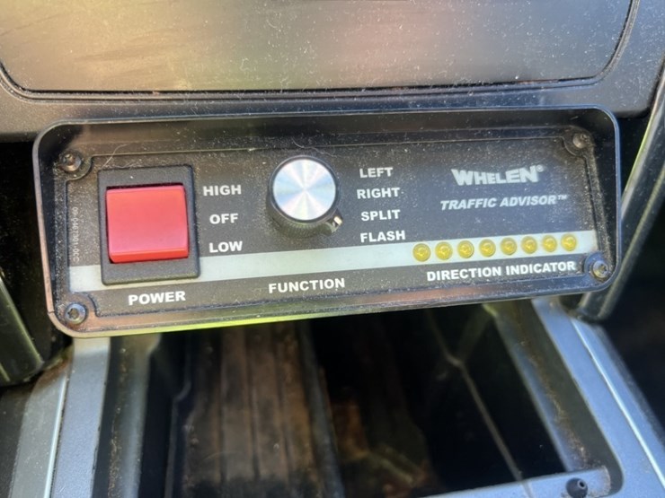 2016-ford-explorer-image-21