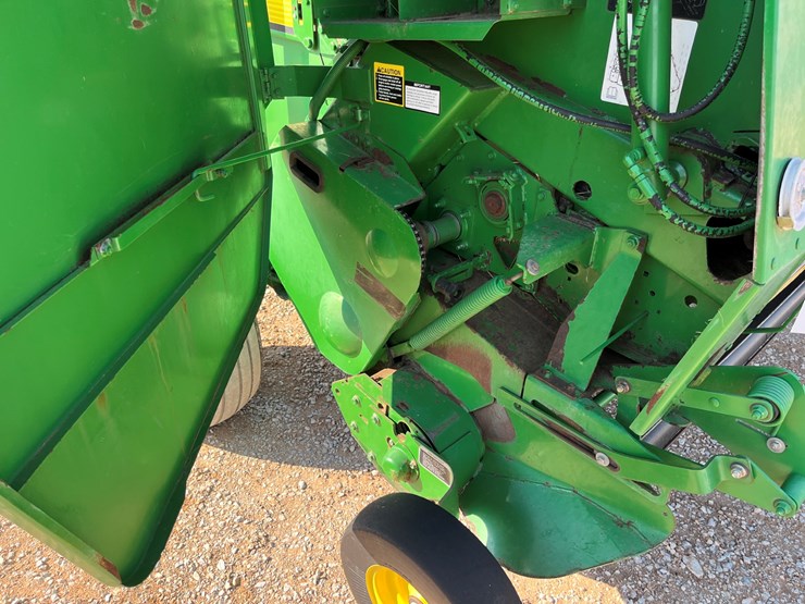 2007-john-deere-568-image-9