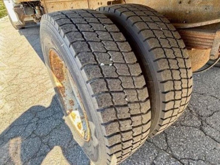 2010-hino-258-image-12