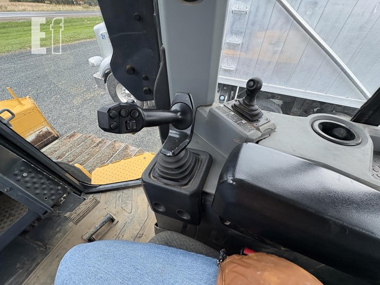 2021-deere-700l-image-15