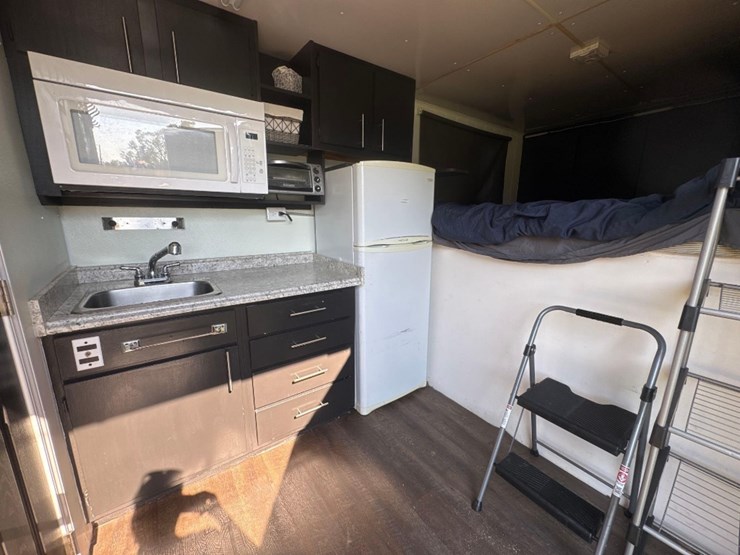 2001-wells-cargo-8'-x-32'-toy-hauler-dbl-axle-trl-image-18