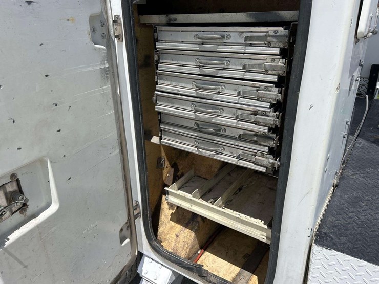 2006-ford-f550-image-26