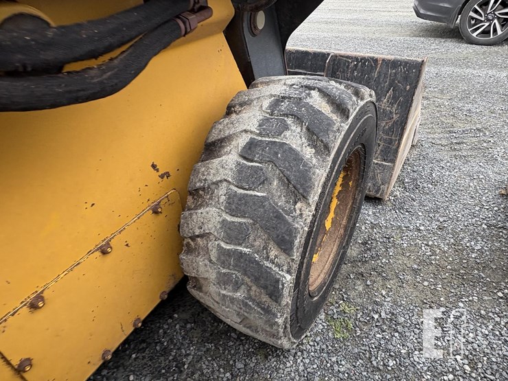 2015-deere-326e-image-10