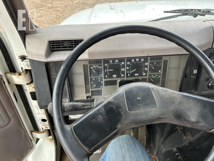 1995-international-4700-image-15