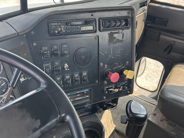 2000-international-9100-image-19