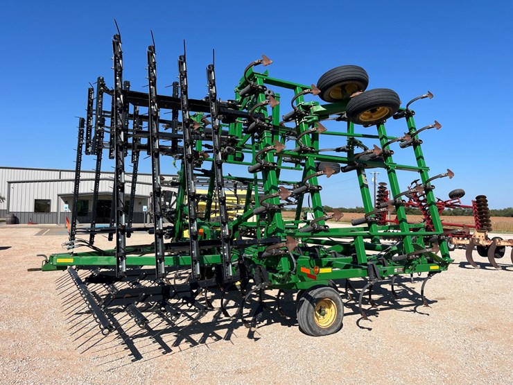 2013-john-deere-2210-image-11