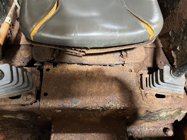 new-holland-lx885-image-18