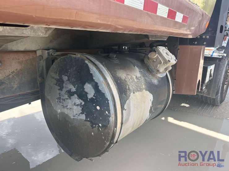 2012-crane-carrier-low-entry-t/a-rear-loader-garbage-truck-image-16