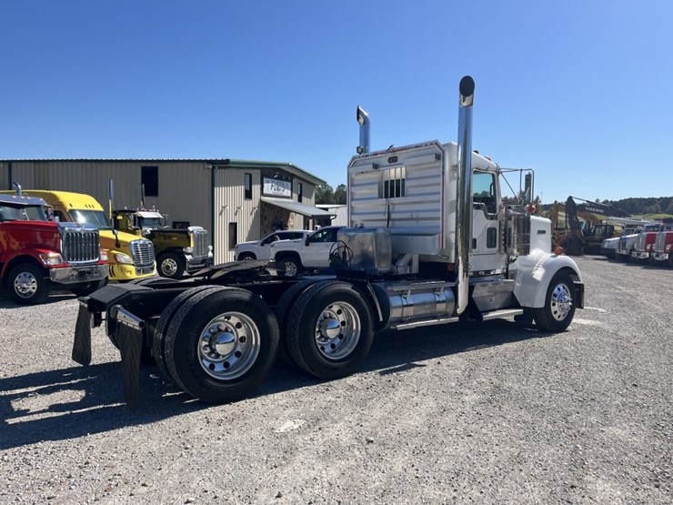 2015-kenworth-w900-image-7