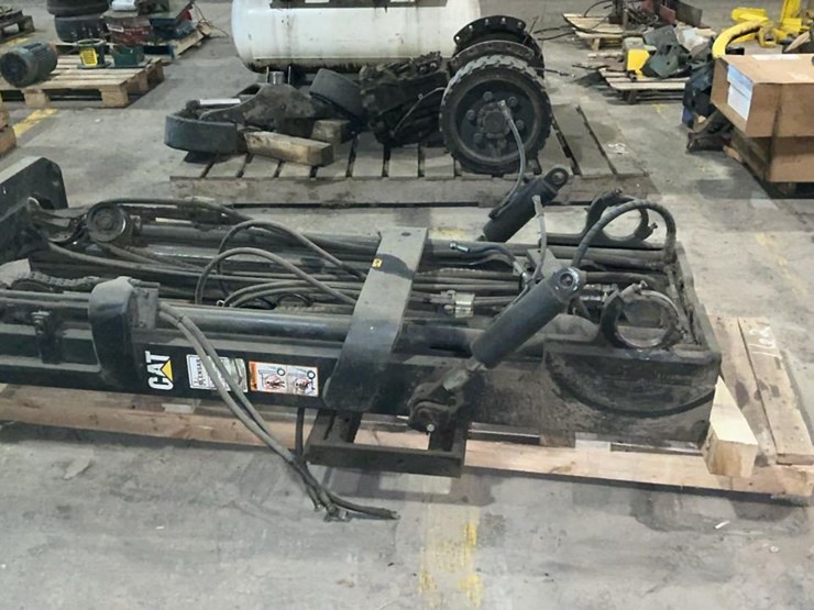 #162-•-cat-forklift-mast-image-1