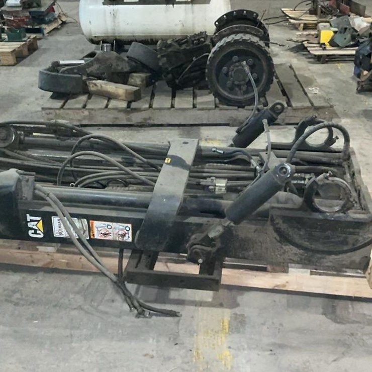#162 • Cat Forklift Mast